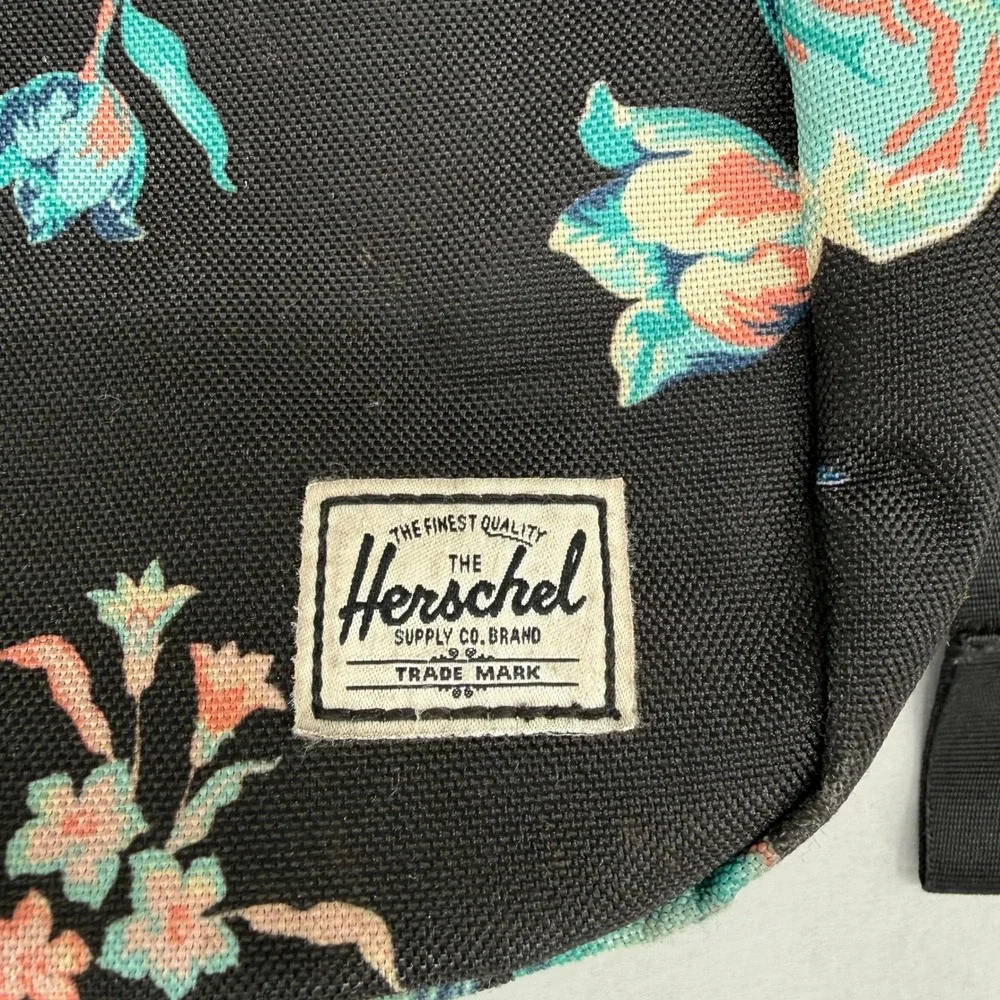 Herschel Supply Co Nova 13